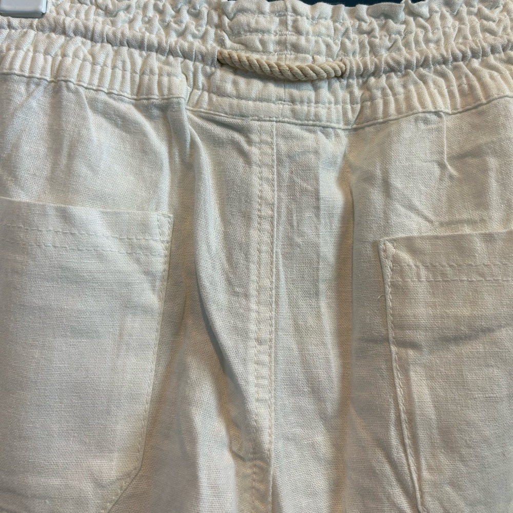 NWT Roxy shorts. Sz XL. Off white linen blend. Rope tie detail. Adorable! - Picture 8 of 16